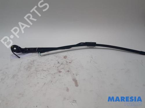 Used Front windshield wiper arm CITROËN C4 CACTUS 1.2 VTi 82 (82 hp) 31393816