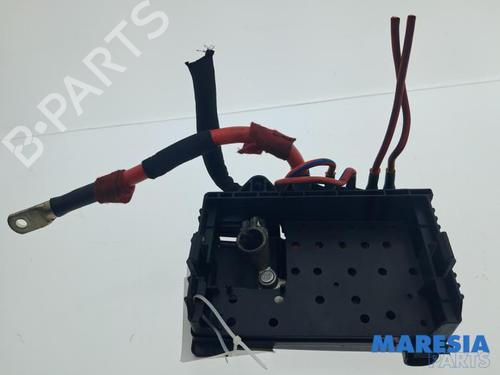 Used Fuse box Fuse box 37875970 37875970