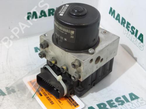 Used ABS pump PEUGEOT 206 CC (2D) 1.6 16V (2DNFUF, 2DNFUR) (109 hp) 31500432