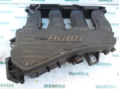 Used Injection rail FIAT STILO (192_) 1.6 16V (192_XB1A) (103 hp) 31421571
