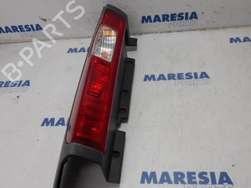 Højre baglygte RENAULT TRAFIC II Van (FL) 2.0 dCi 90 (FL0H, FL00, FL01, FL0M, FL0P, FL0S) (90 hp) 31513339