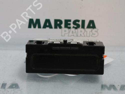 Used Electronic module RENAULT MEGANE II Estate (KM0/1_) 2.0 (135 hp) 31532395