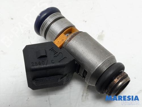 Used Injector FIAT 500 (312_) 1.2 (312AXA1A) (69 hp) 31447698