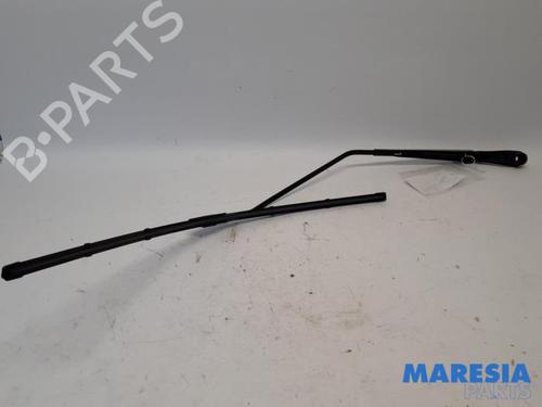 Used Front windshield wiper arm RENAULT SCÉNIC III (JZ0/1_) 1.4 16V (JZ0F, JZ1V) (131 hp) 31437481