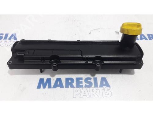 Used Valve cover RENAULT CLIO III (BR0/1, CR0/1) 1.5 dCi (C/BR0G, C/BR1G) (68 hp) 31403725