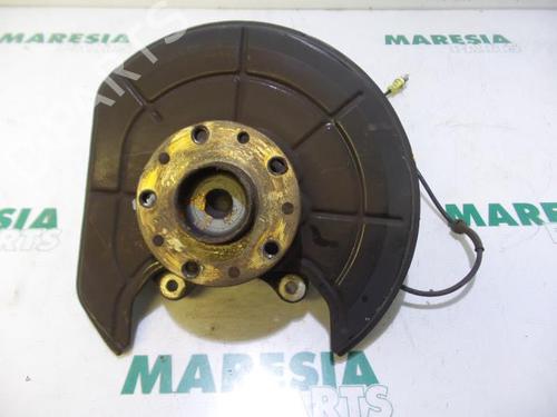 Used Right rear steering knuckle LANCIA THESIS (841_) 2.4 JTD (841AXD1B02) (150 hp) 31523944
