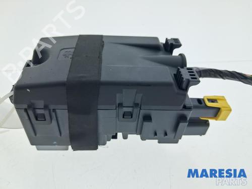 Used Fuse box Fuse box 37034366 37034366