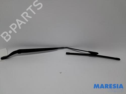 Used Front windshield wiper arm Front windshield wiper arm 37992433 37992433