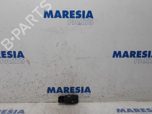 switch-renault-clio-iv-bh_-2012-2013-2014-2015-2016-2017-2018-2019-2020-2021-31401620 main image