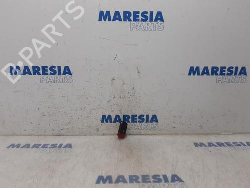 switch-peugeot-508-i-8d_-2010-2011-2012-2013-2014-2015-2016-2017-2018-31453929 main image