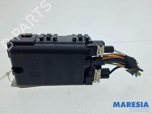 Used Fuse box Fuse box 37992445 37992445