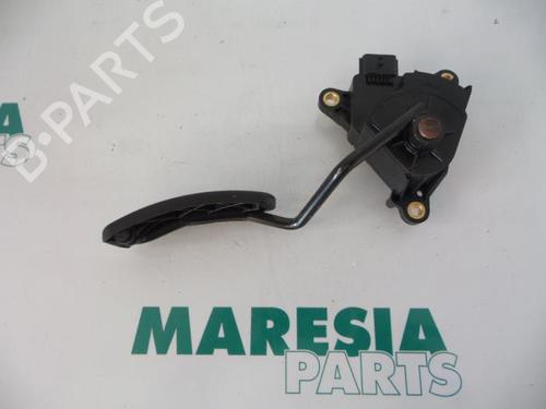 Used Electronic module RENAULT GRAND SCÉNIC II (JM0/1_) 2.0 (135 hp) 31522836