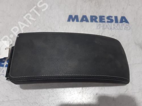 Used Armrest / Center console Armrest / Center console RENAULT MEGANE III Grandtour (KZ0/1) 1.4 TCe (KZ0F, KZ1V) (130 hp) 31426734 31426734