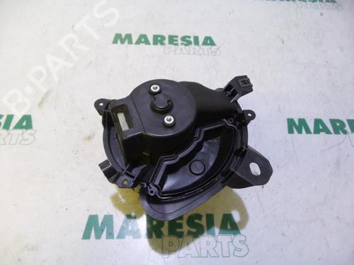 Used Heater blower motor FIAT GRANDE PUNTO (199_) 1.3 D Multijet (75 hp) 31451298