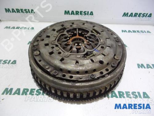 Used Flywheel RENAULT LAGUNA II Grandtour (KG0/1_) 1.9 dCi (KG0G) (120 hp) 31535502