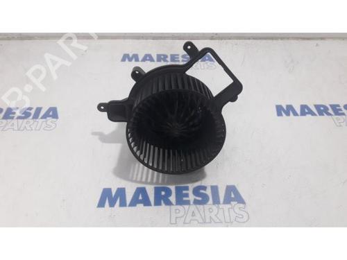 Varmeblæser PEUGEOT 5008 (0U_, 0E_) 1.6 16V (156 hp) 31470892