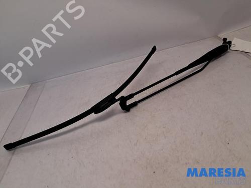 Used Front windshield wiper arm PEUGEOT 107 (PM_, PN_) 1.0 (68 hp) 31402816