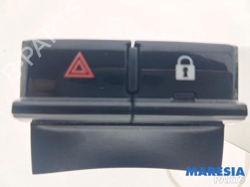 Used Warning switch Warning switch FIAT 500e (332_) Elektro 3+1 (FA1) (118 hp) 36093225 36093225