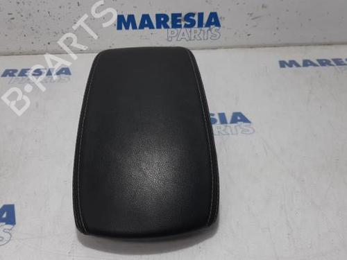 Used Armrest / Center console CITROËN DS5 2.0 HDi 165 (163 hp) 31524658