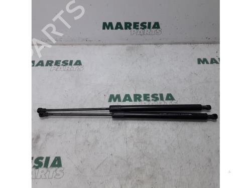 Used Tailgate lift support RENAULT SCÉNIC III (JZ0/1_) 1.2 TCe (116 hp) 31414809