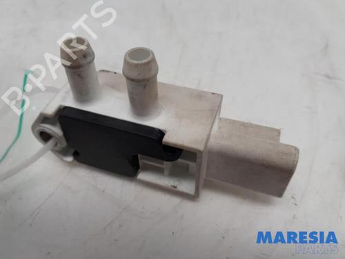 electronic-sensor-renault-trafic-iii-van-fg_-2014-31530306 main image