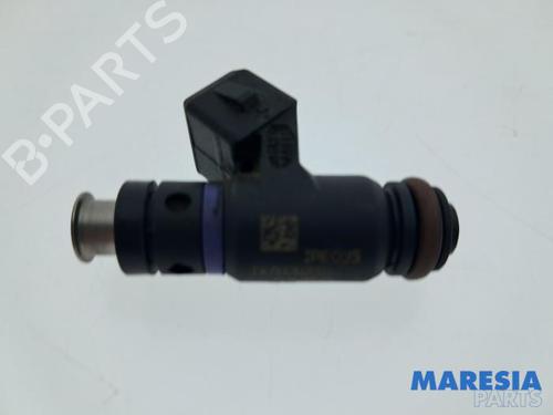 Used Injector Injector FIAT 500X (334_) 1.6 (334AXE1A) (110 hp) 33832572 33832572