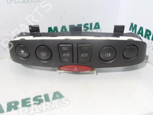switch-fiat-punto-188_-1999-2000-2001-2002-2003-2004-2005-2006-2007-2008-2009-2010-2011-2012-31493666 main image