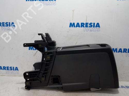 Used Middle console PEUGEOT 5008 (0U_, 0E_) 1.6 HDi (112 hp) 31523345