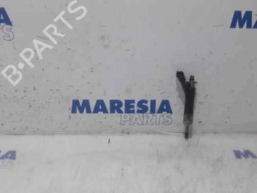 Used Injector PEUGEOT 208 I (CA_, CC_) 1.2 THP 110 (110 hp) 31499988
