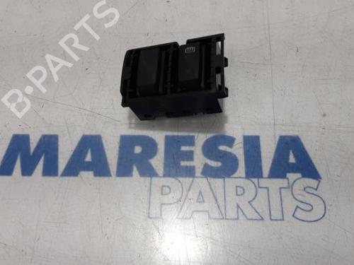 Used Switch OPEL VIVARO B Van (X82) 1.6 CDTI (05) (120 hp) 31470992