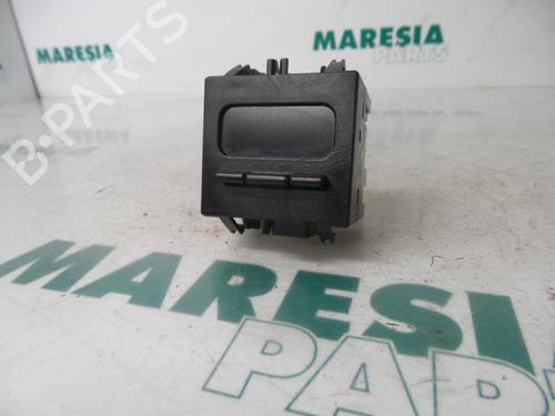 Used Electronic module RENAULT CLIO II (BB_, CB_) 1.4 (B/CB0C, B/CB0S) (75 hp) 31505717