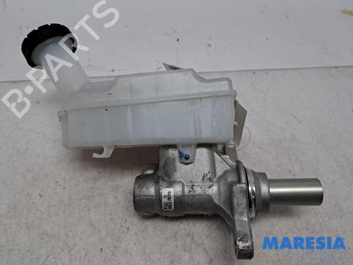 Used Brake master cylinder Brake master cylinder RENAULT CAPTUR II (HF_) TCe 160 (HFN1) (158 hp) 39932871 39932871