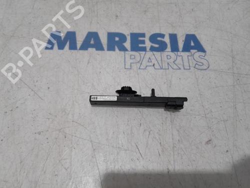 electronic-module-peugeot-expert-van-v_-2016-31462840 main image