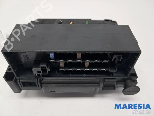 Used Fuse box PEUGEOT 308 II (LB_, LP_, LW_, LH_, L3_) 1.2 THP 130 (131 hp) 31417729