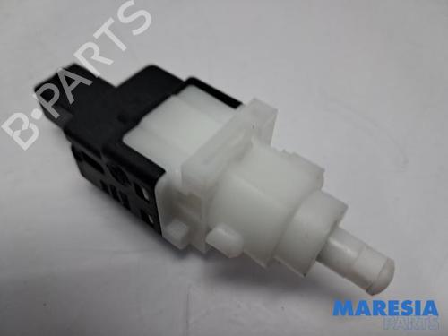 Used Switch FIAT 500 (312_) 0.9 (312AXG1A, 312.AXG11) (86 hp) 31532595