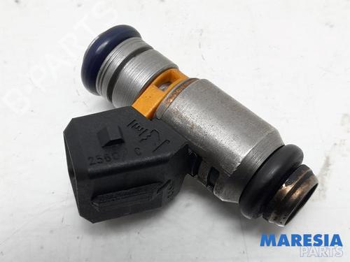 Used Injector FIAT 500 (312_) 1.2 (312AXA1A) (69 hp) 31524645