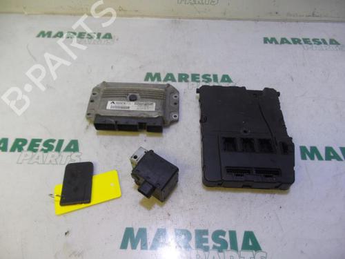 Used Engine control unit (ECU) RENAULT SCÉNIC II (JM0/1_) 2.0 (JM05, JM0U, JM1N, JM1U, JM2V) (135 hp) 31529920