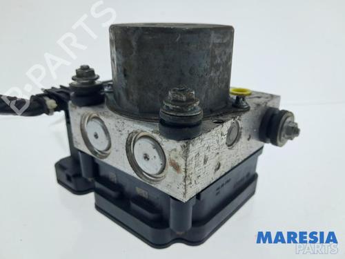 Used ABS pump RENAULT TWINGO III (BCM_, BCA_) 1.0 SCe 70 (71 hp) 32783795