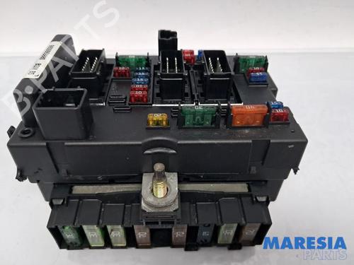 Used Fuse box PEUGEOT 307 CC (3B) 2.0 16V (136 hp) 31531687