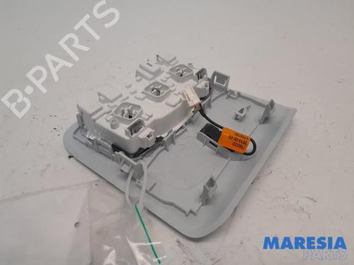 Used Interior roof light PEUGEOT 208 I (CA_, CC_) 1.2 VTI 82 (82 hp) 31464075