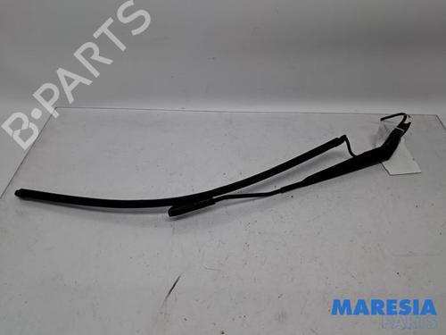 front-windshield-wiper-arm-citroen-c4-cactus-2014-31401883 main image