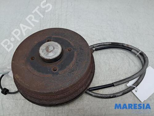 Used Right rear steering knuckle RENAULT CLIO II (BB_, CB_) 1.4 16V (B/CB0P, BB13) (98 hp) 32487176