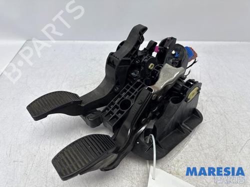 Pedal FIAT 500 C (312_) 1.2 (312CXA1A, 312AXA1A) (69 hp) 31487670