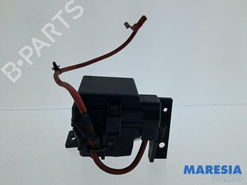 Used Fuse box Fuse box 37875608 37875608