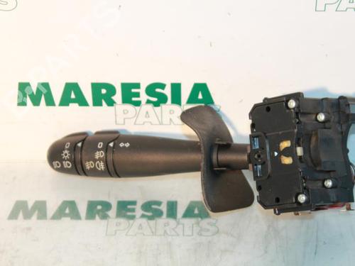 steering-column-stalk-renault-scenic-i-mpv-ja01_-fa0_-1999-2000-2001-2002-2003-2004-2005-2006-2007-2008-2009-2010-31526204 main image