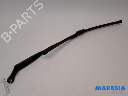Used Front windshield wiper arm FIAT 500 (312_) 0.9 (312AXP1A) (60 hp) 31488707