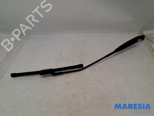 Used Front windshield wiper arm FIAT PANDA (312_, 319_) 0.9 (312PXP1A) (60 hp) 31457656
