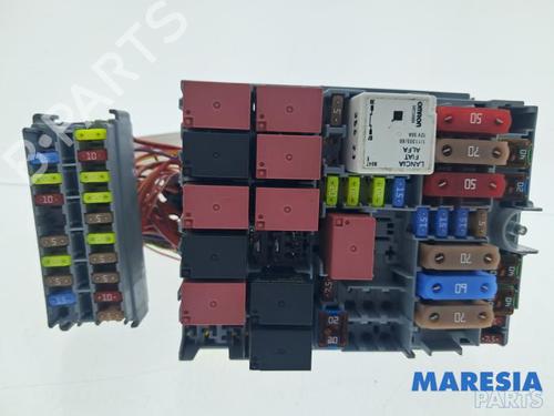 Used Fuse box Fuse box FIAT 500e (332_) Elektro 3+1 (FA1) (118 hp) 36093248 36093248