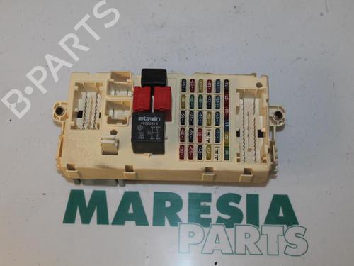 Used Fuse box Fuse box FIAT PUNTO (188_) 1.2 16V 80 (188.233, .235, .253, .255, .333, .353, .639,... (80 hp) 31507882 31507882
