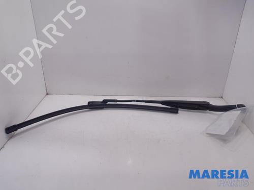 Used Front windshield wiper arm FIAT PANDA (312_, 319_) 0.9 (312PXH1A) (65 hp) 31473123